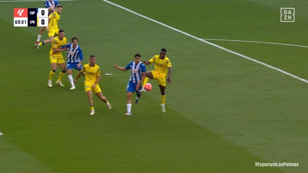 El polémico penalti a favor del Espanyol que vale por la permanencia en la Liga