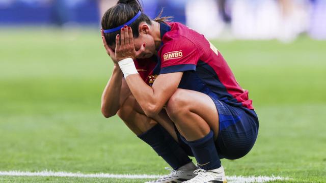 Aitana Bonmatí llora desconsoladamente tras perder la final de la Champions League en Lisboa