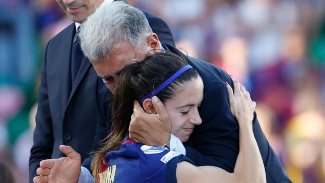 Joan Laporta consuela a Aitana Bonmatí tras perder la final de la Champions League