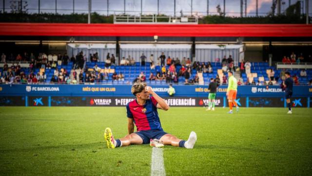 La tristeza de Guille Fernández tras certificar el descenso del Barça B a Segunda RFEF
