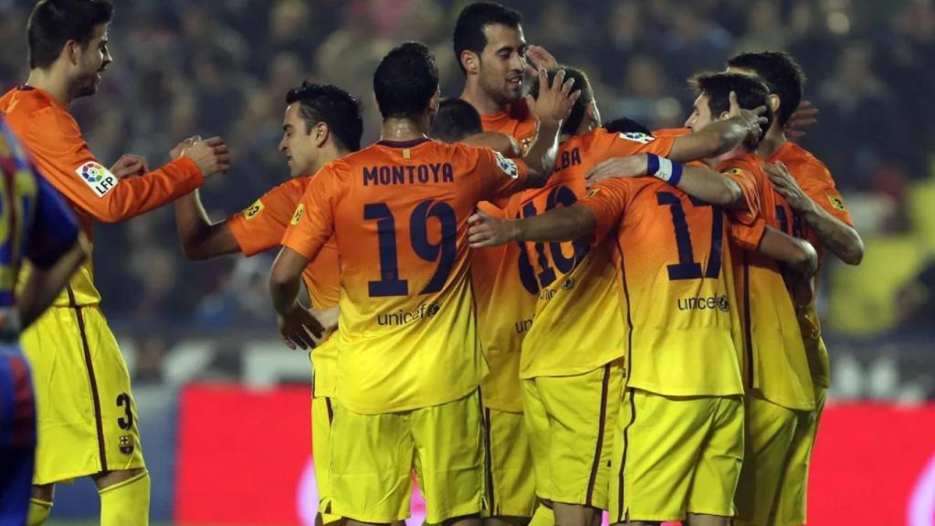 Los once canteranos de la Masía celebran la victoria del Barça sobre el Levante en 2012