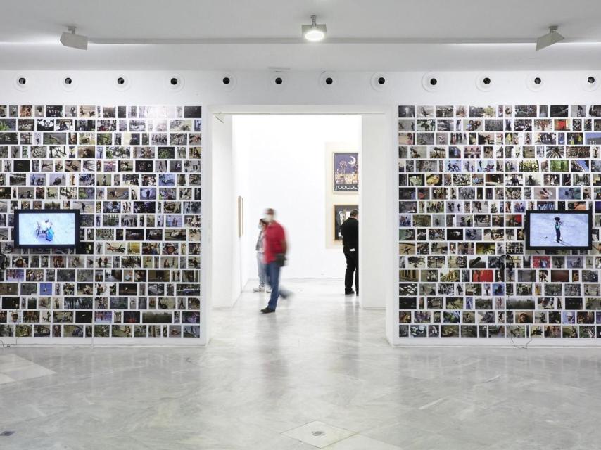 Instantáneas y vídeos tomados por Nazario de la Plaza Real de Barcelona, expuestos en el CAAC en 2021.