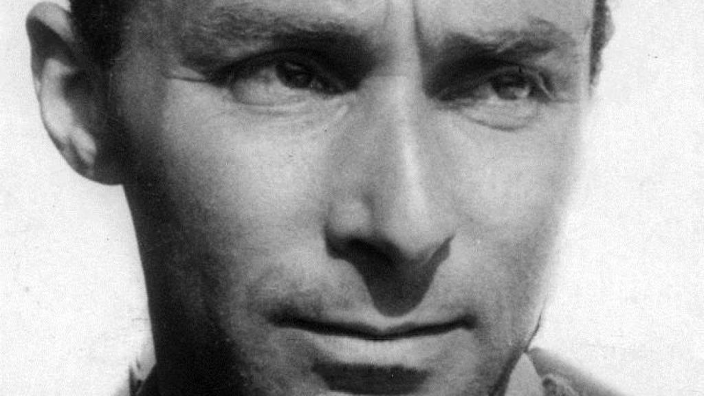 El escritor Primo Levi