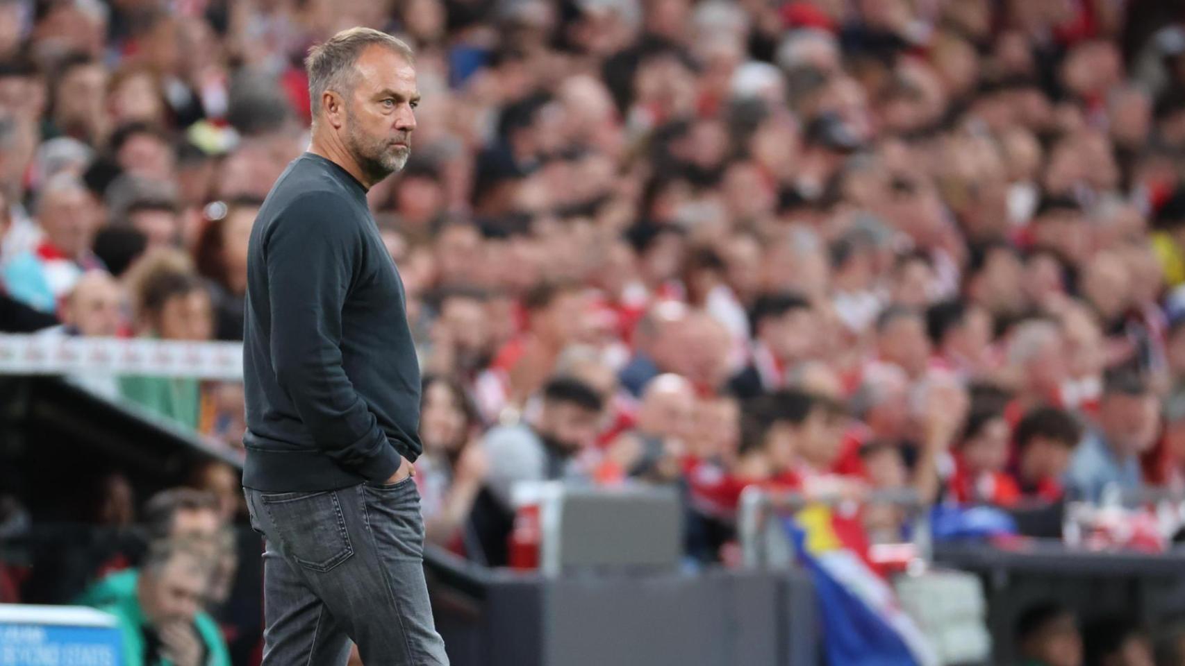 Hansi Flick, entrenador del Barça, en San Mamés