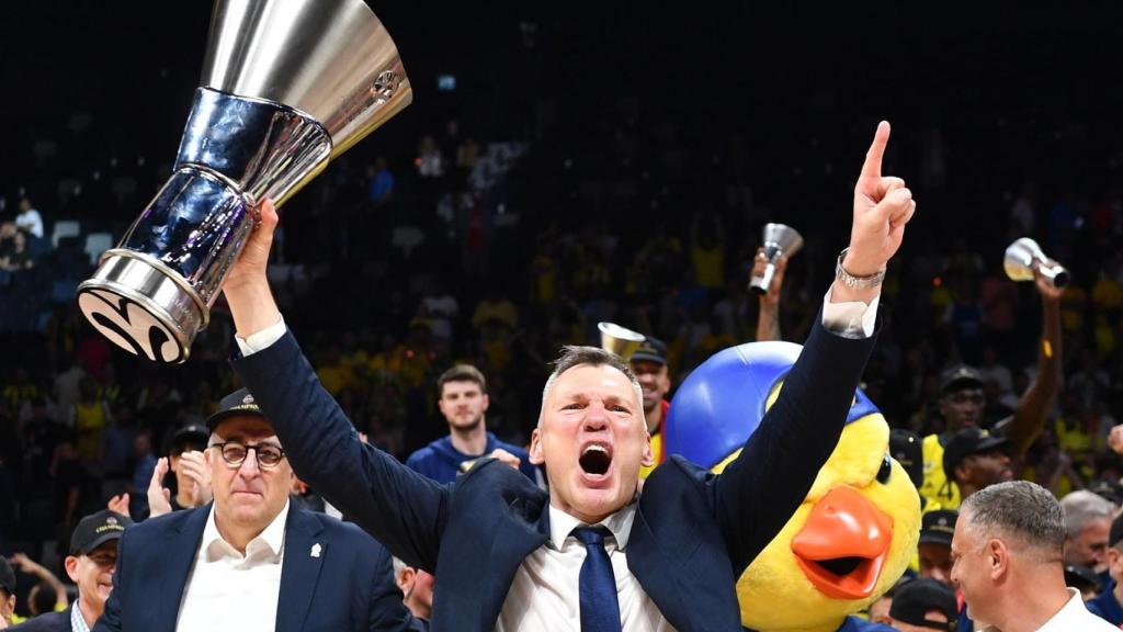 Jasikevicius, eufòric després de guanyar l'Eurolliga amb el Fenerbahce