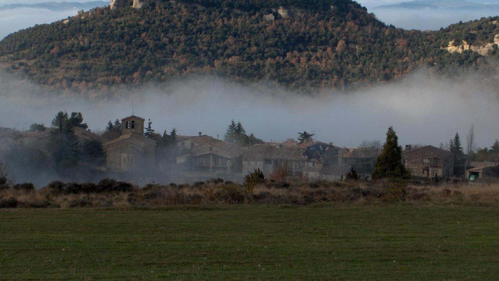 Este es el destino a una hora de Barcelona ideal para desconectar entre acantilados y casas de época
