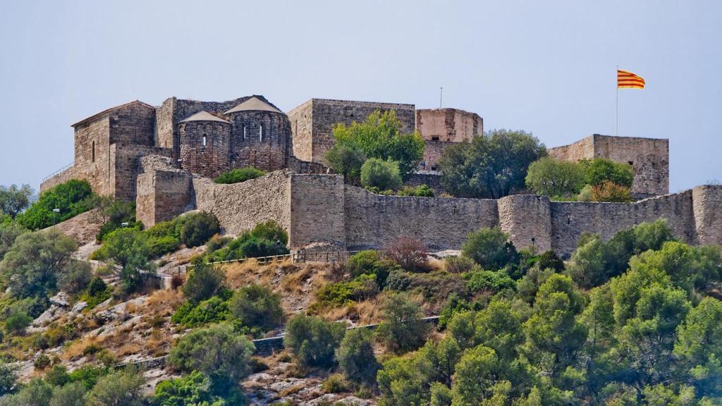 El fronterizo castillo medieval olvidado en las montañas de Cataluña: dos recintos, mil secretos