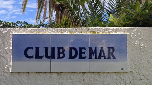 Rótulo del Club de Mar de Sitges