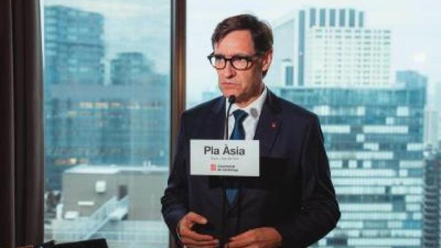 El 'president' Salvador Illa en declaraciones a los medios en su gira por Japón