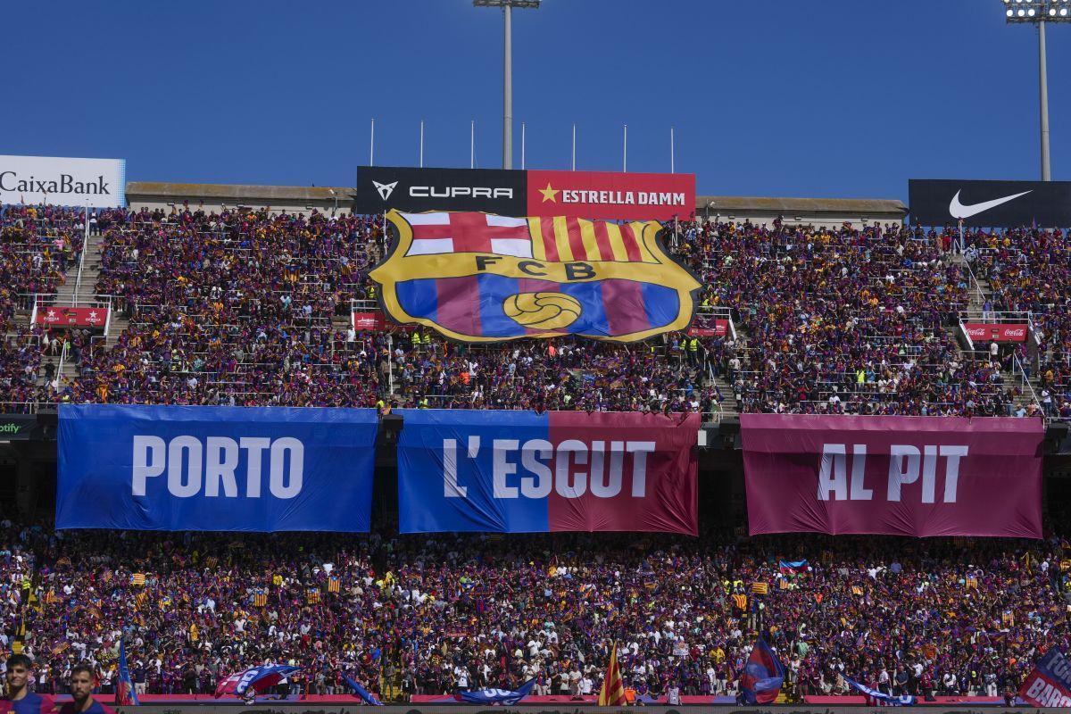 El espectacular mosaico de Montjuïc para el clásico Barça-Real Madrid del 11 de mayo