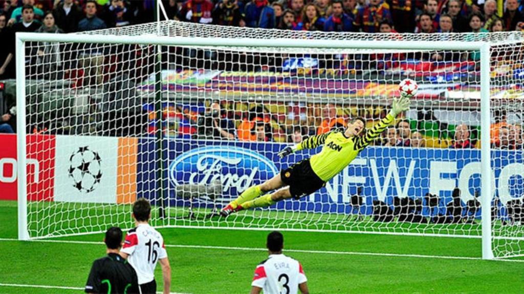 Van der Sar, impotente ante el remate de Villa en Wembley