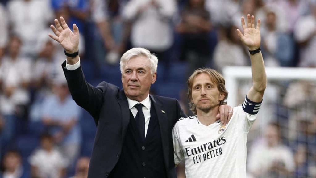Luka Modric i Carlo Ancelotti s'acomiaden del Bernabéu com a llegendes del Reial Madrid