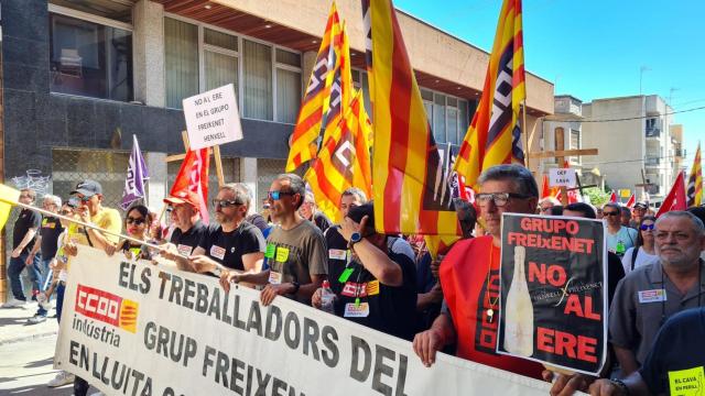 Los trabajadores de Freixenet se manifiestan en contra del ERE lanzado por la empresa.