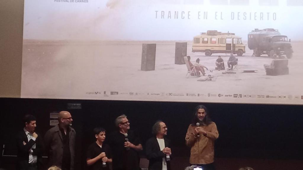 Oliver Laxe, Santiago Fillol, Sergi López y el equipo de 'Sirat' presentan la película en Barcelona