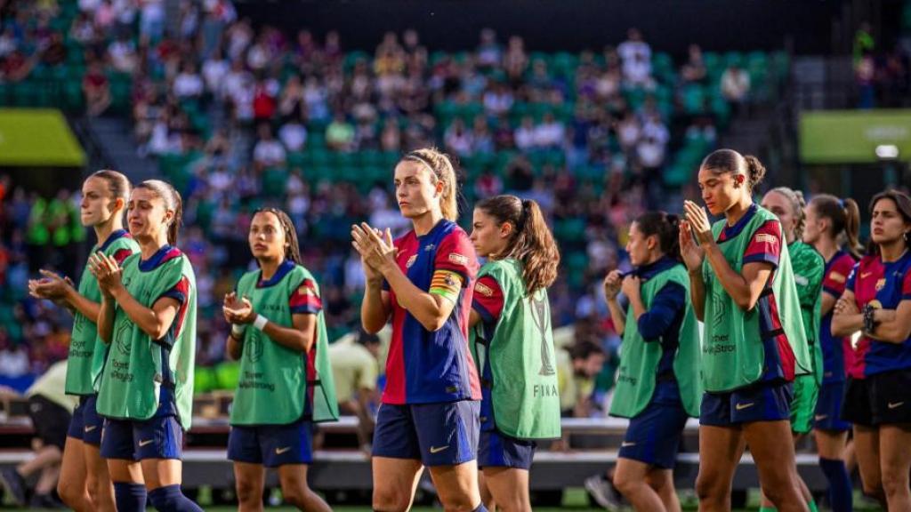 Las jugadoras del Barça Femenino agradecen el apoyo de la afición culé en Lisboa, tras caer en la final de la Champions League