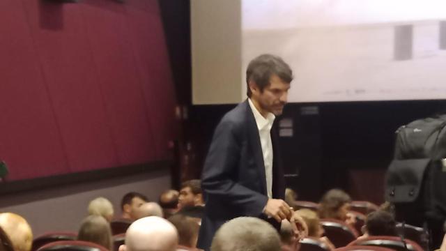 Urtasun 'se cuela' en el preestreno de 'Sirat'