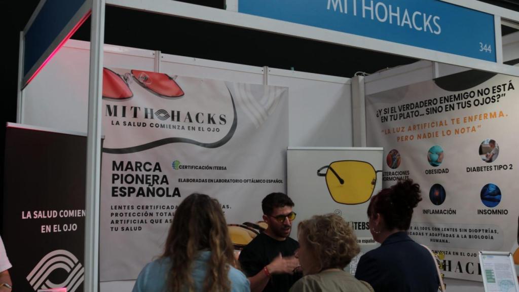 Puesto de empresas que promocionan pseudoterapias en el BioCultura de Barcelona