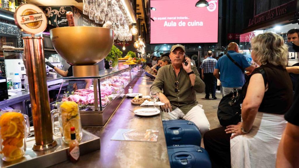 Turistas en el Mercado de Sant Josep, también llamado La Boquería