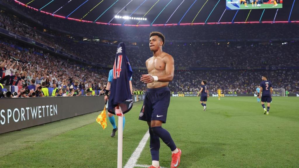Doué celebra el tercer gol del PSG al Inter en la final de la Champions