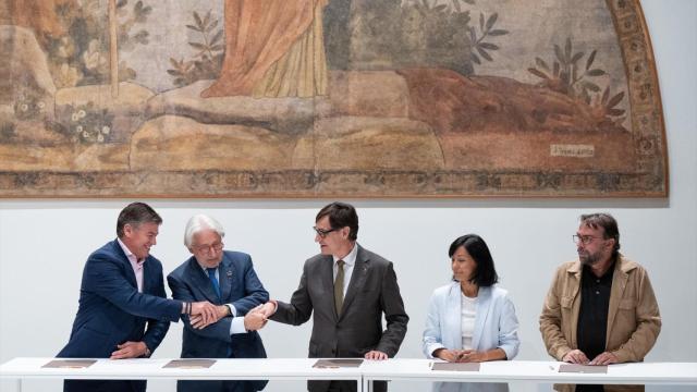 (i-d) Antoni Cañete (Pimec), Josep Sánchez Llibre (Foment del Treball), Salvador Illa, Belén López (CC.OO. De Catalunya) y Camil Ros (UGT de Catalunya), en una imagen de archivo