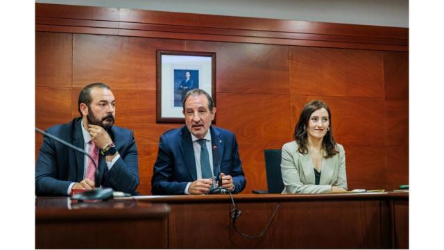 El alcalde de Mataró, David Bote, junto al 'conseller' de Justicia, Ramon Espadaler, y la jueza decana de Mataró, Montserrat Torrent, en la presentación del proyecto de ampliación.