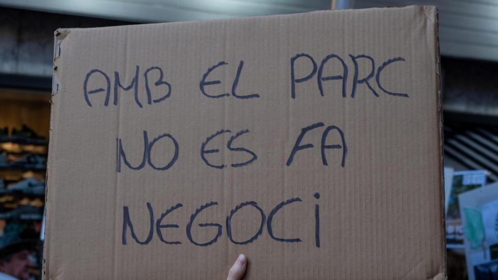 Pancarta durante una manifestación en Girona
