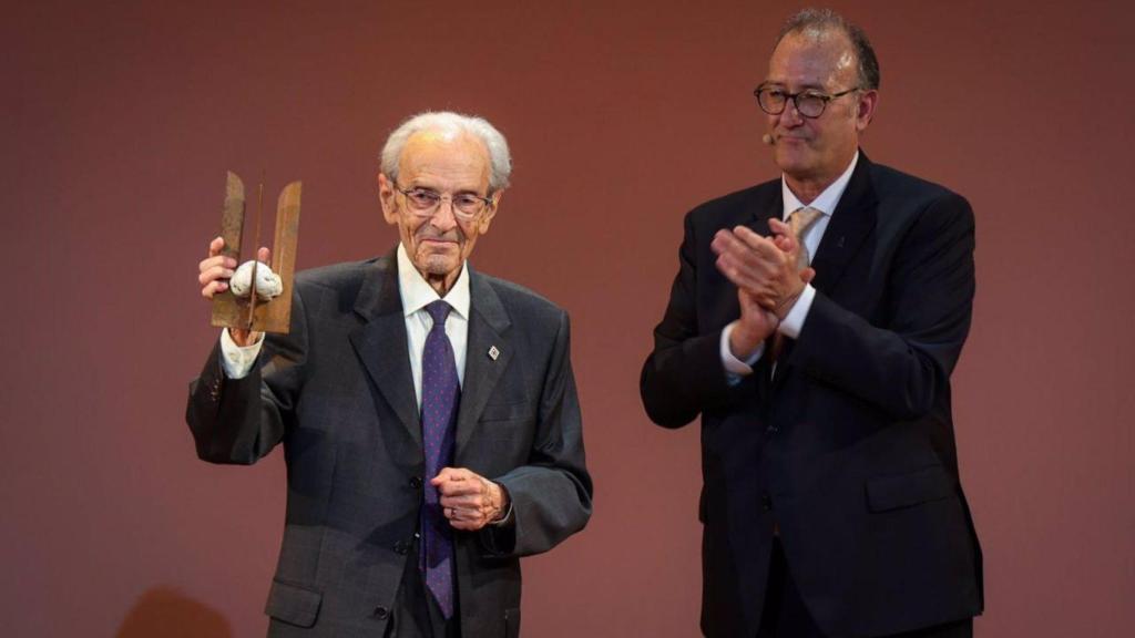 Pere Lluís Font recibe el Premi d'Honor de les Lletres Catalanes