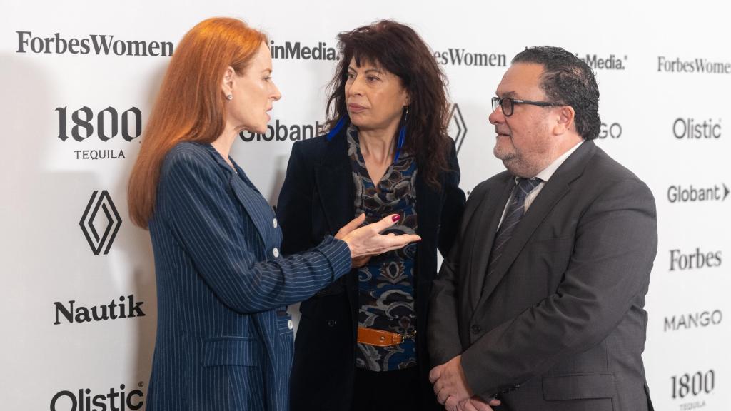 La periodista Gloria Lomana, la ministra de Igualdad, Ana Redondo, y el CEO de Forbes, Ignacio Quintana, participan en el 'Forbes Women Summit Mujeres Influyentes 2024'