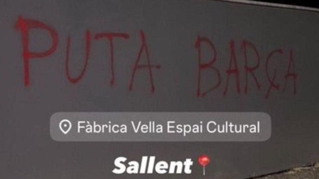 El poble de Joan García es lleva ple de pintades contra el futur crack del Barça