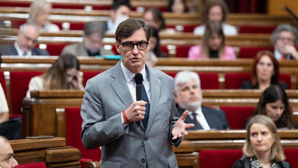 El presidente de la Generalitat, Salvador Illa, en el Parlament