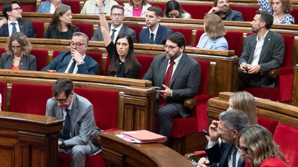 Votación en la sesión del pleno del Parlament de Catalunya este miércoles