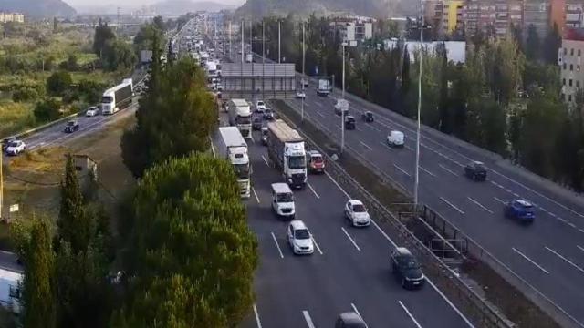 Tráfico denso en la B-23 este miércoles