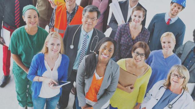 Personas con diversos oficios