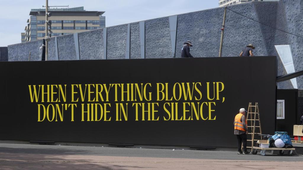 Instalación del tunel de las sensaciones de Gaza en el Primavera Sound