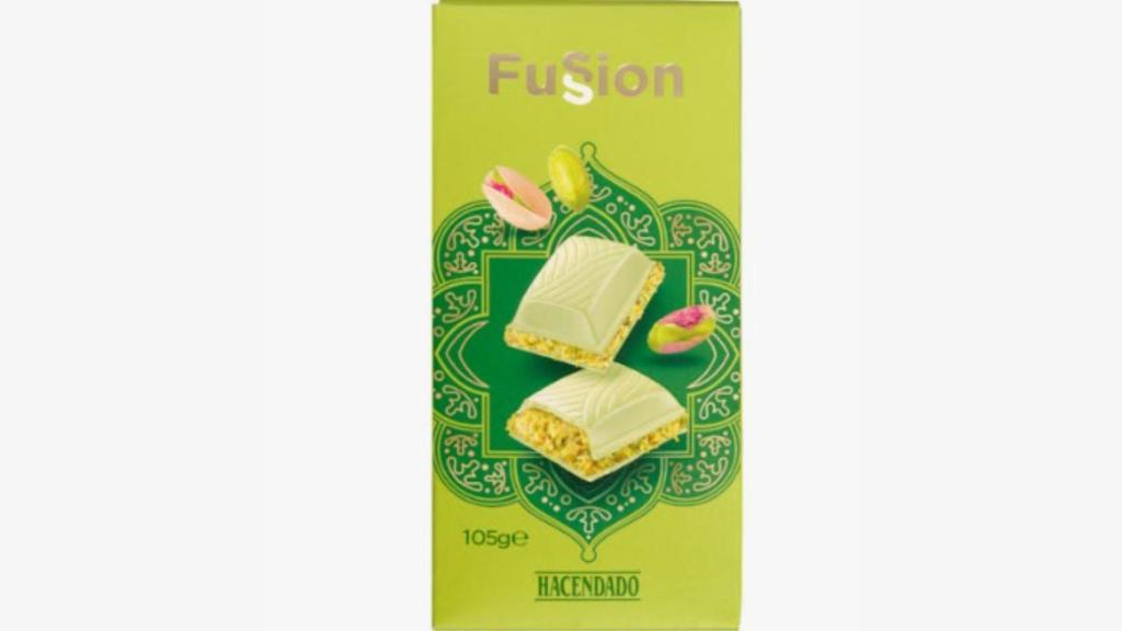Chocolate blanco Fussion Hacendado relleno de crema de pistacho y masa filo tostada