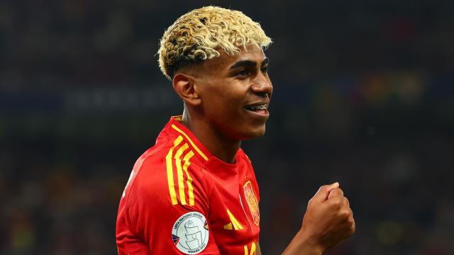 Lamine Yamal celebra su doblete en el España-Francia de la Nations League