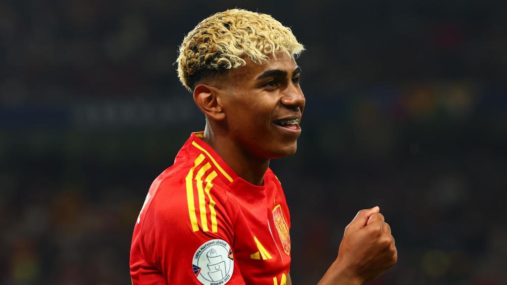 Lamine Yamal celebra su doblete en el España-Francia de la Nations League