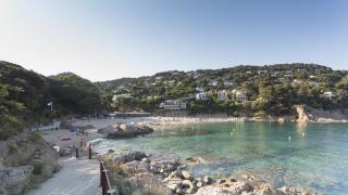 No es X: la playa cerca de X que es perfecta para una escapada familiar y tiene aguas cristalinas