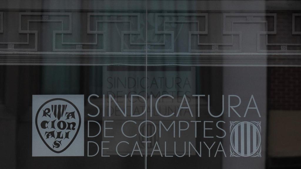 Fachada de la sede de la sindicatura de Cuentas en Vía Laietana 60, a 9 de febrero de 2024, en Barcelona
