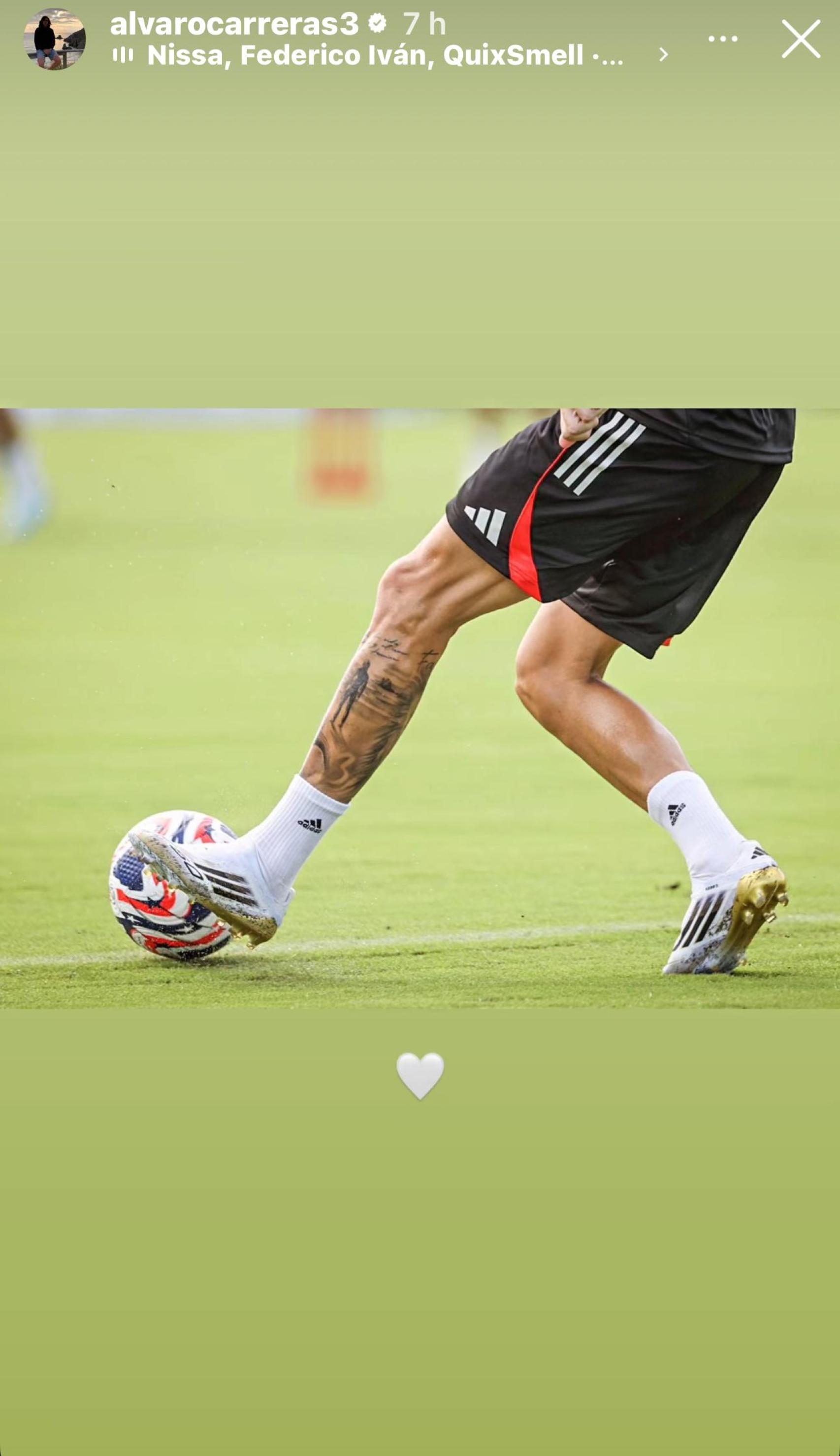 La historia publicada por Álvaro Carreras en Instagram con un corazón blanco