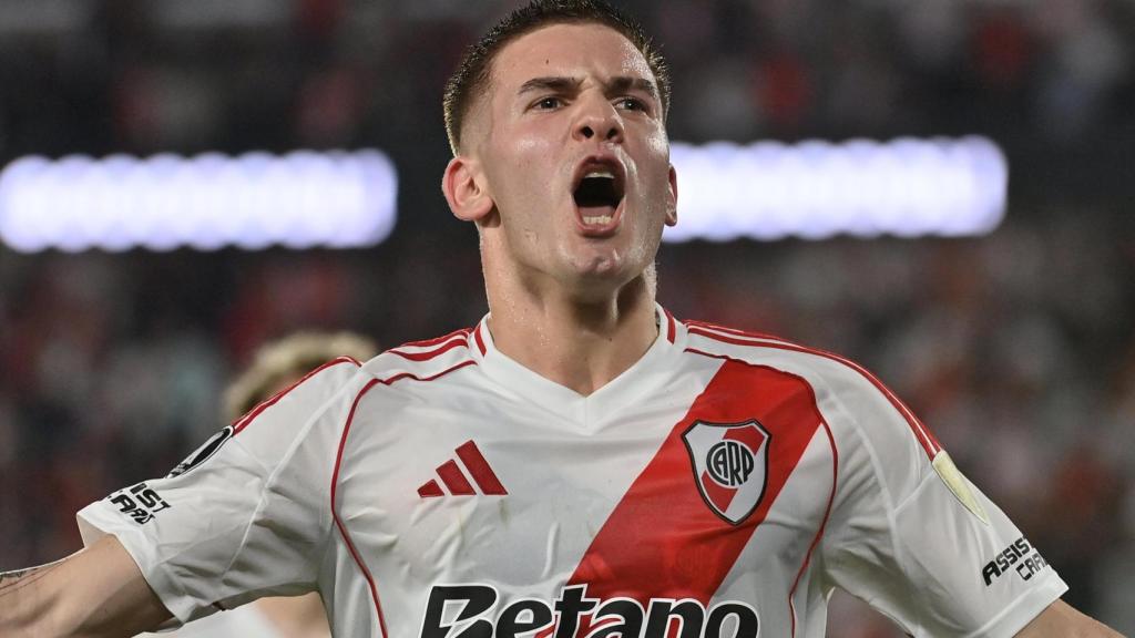Franco Mastantuono celebra un gol con River