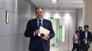 El exministro de Transportes y diputado del PSOE, José Luis Ábalos, a su llegada a una rueda de prensa, en el Congreso de los Diputados, a 27 de febrero de 2024, en Madrid (España)