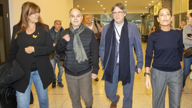 La presidenta de Junts, Laura Borràs; el secretario general de Junts per Catalunya, Jordi Turull; el expresidente de la Generalitat, Carles Puigdemont, y la diputada de Junts, Miriam Nogueras, a su llegada al Parlamento Europeo