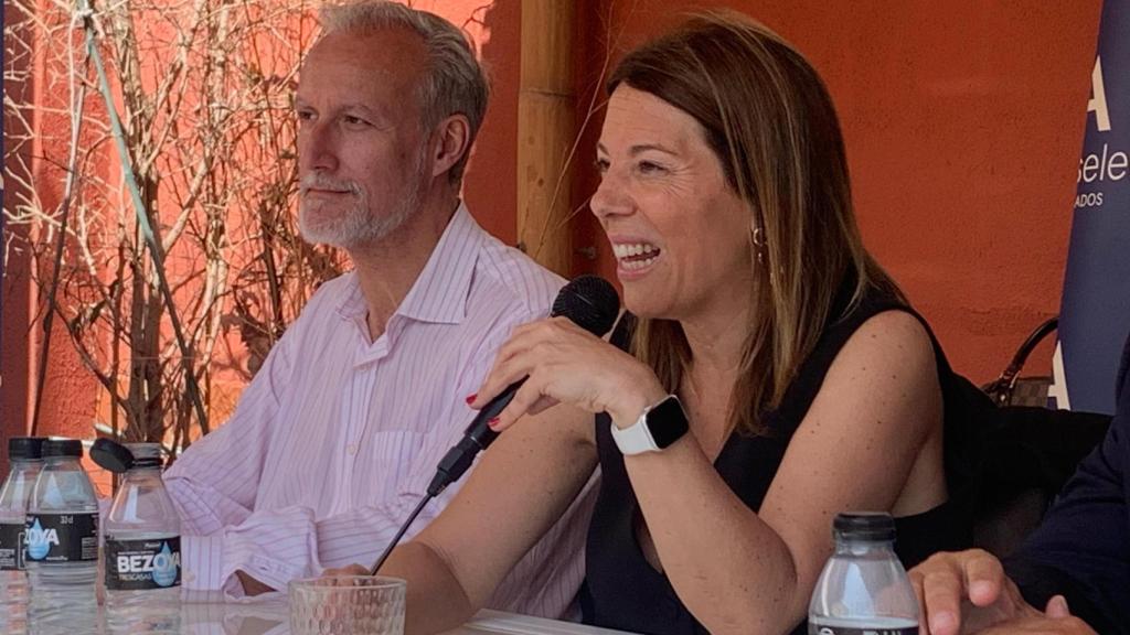 Cristina Vallejo, candidata a decana del ICAB, responde a una pregunta de los asistentes al encuentro organizado por Vosseler Abogados este jueves