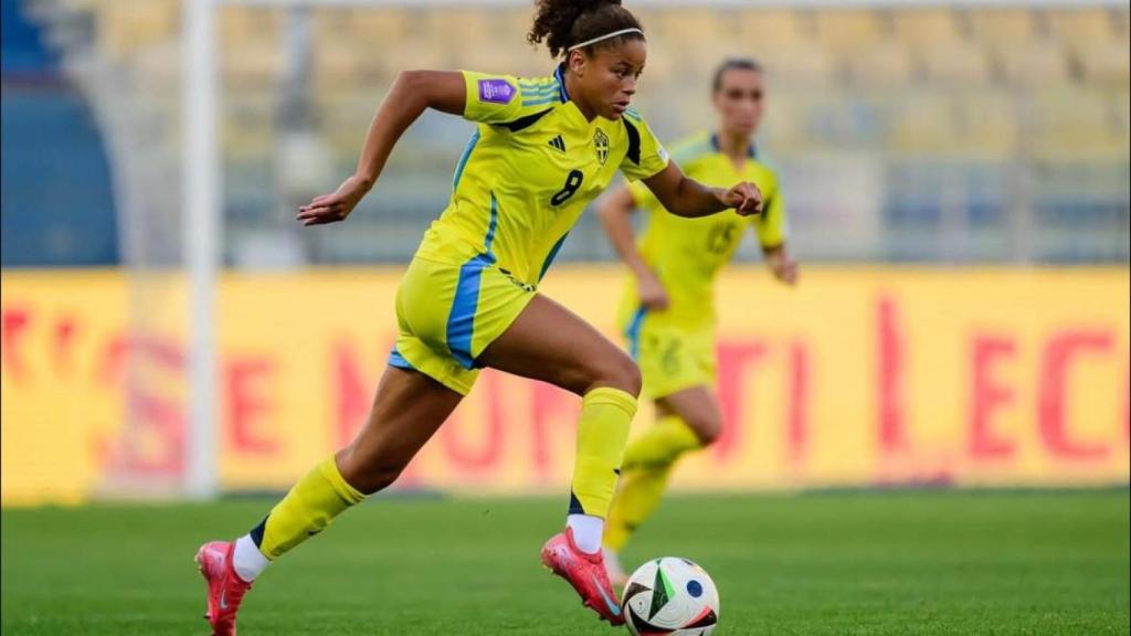 Felicia Schröder durante un partido de la Nations League con la selección sueca