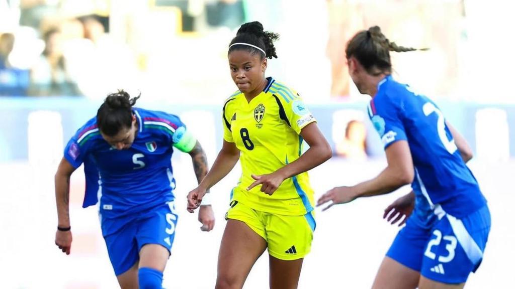 Felicia Schröder durante el partido de la Nations League femenina contra Italia