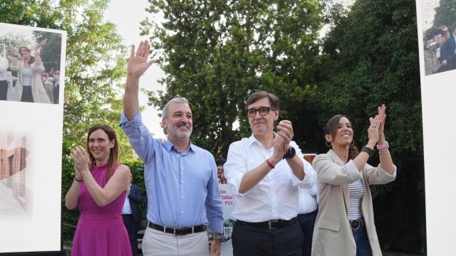 El presidente de la Generalitat y líder del PSC, Salvador Illa, en un acto en Barcelona junto al alcalde de Barcelona, Jaume Collboni, y las alcaldesas de Sabadell (Barcelona), Marta Farrés, y Reus (Tarragona), Sandra Guaita