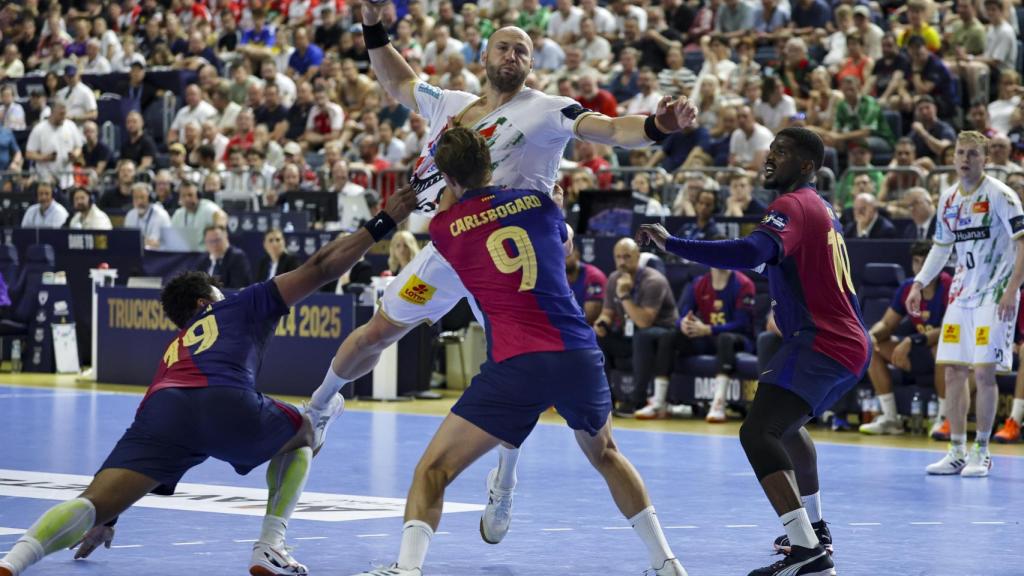 Los jugadores del Barça de balonmano, en las semifinales de la Champions League contra el Magdeburgo