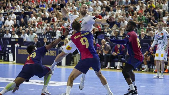 Los jugadores del Barça de balonmano, en las semifinales de la Champions League contra el Magdeburgo