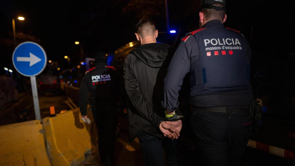 Imagen en archivo de una operación del plan Kanpai de los Mossos d’Esquadra contra la multirreincidencia